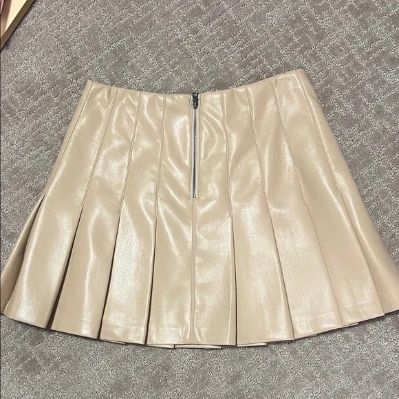 Alice + Olivia Beige Pleated Mini Skirt - Picture 3 of 3